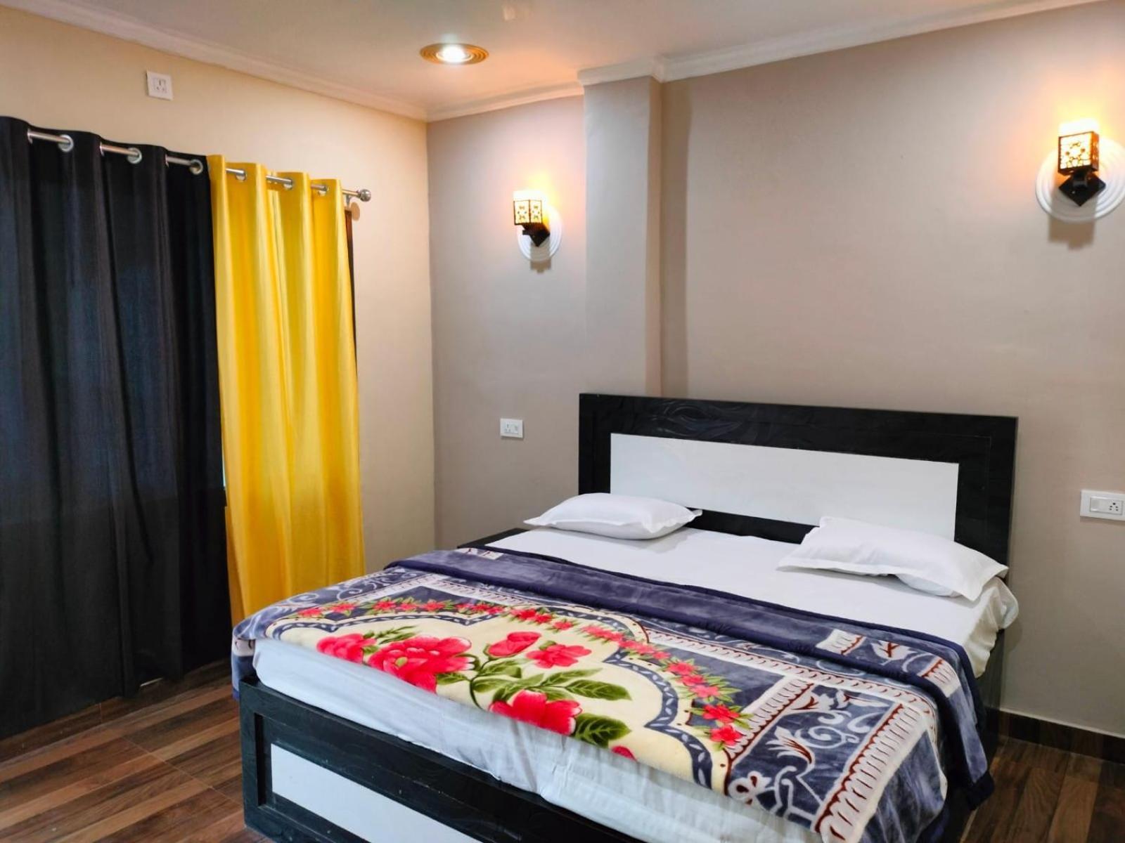 Mohit Paying Guest House พาราณสี ภายนอก รูปภาพ